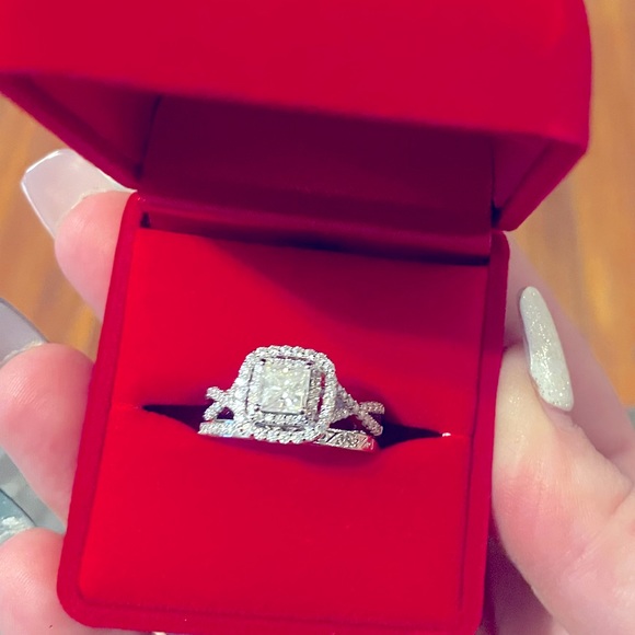 Engagement Ring - Picture 1 of 1